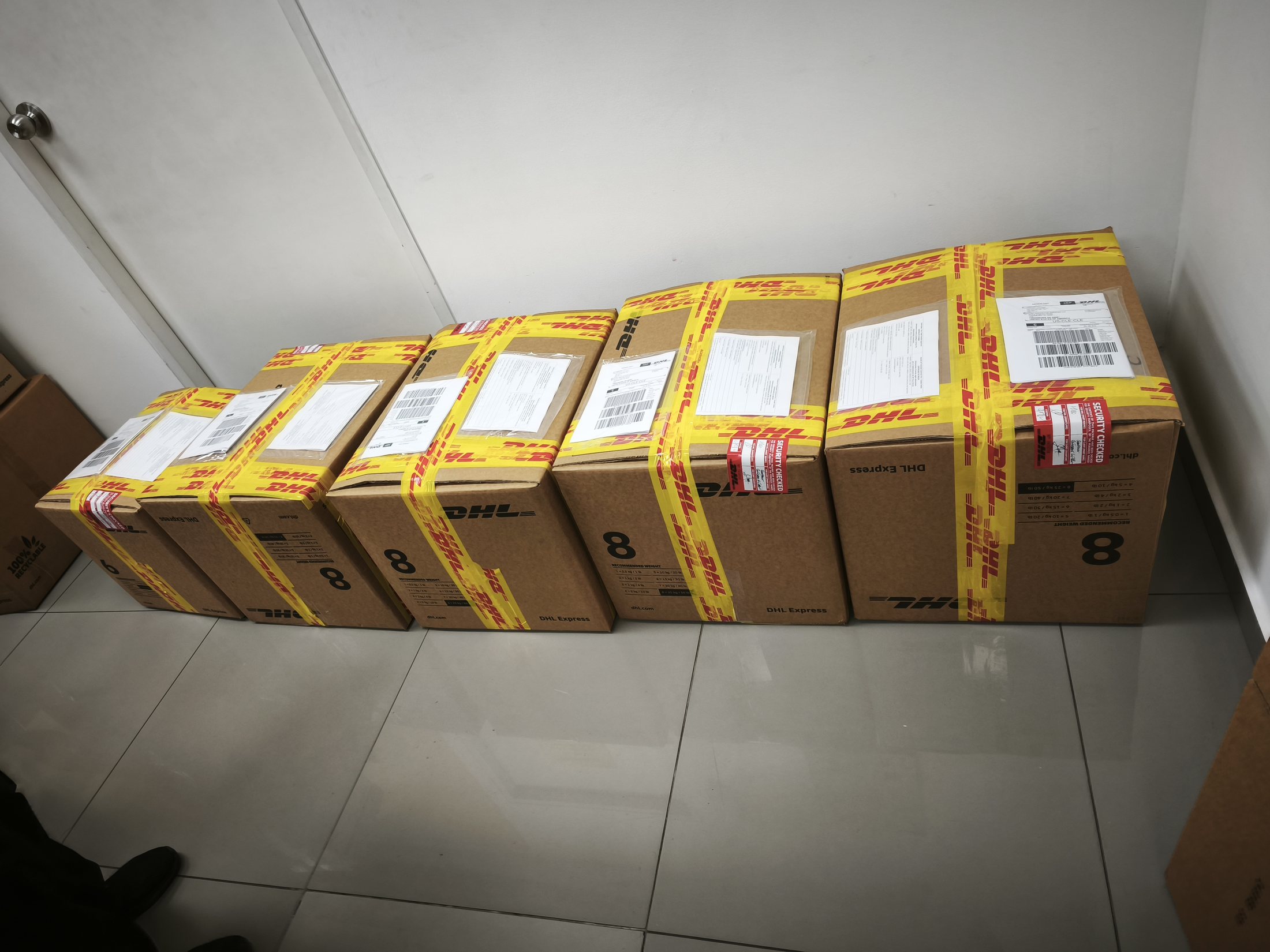Cajas DHL preparadas
